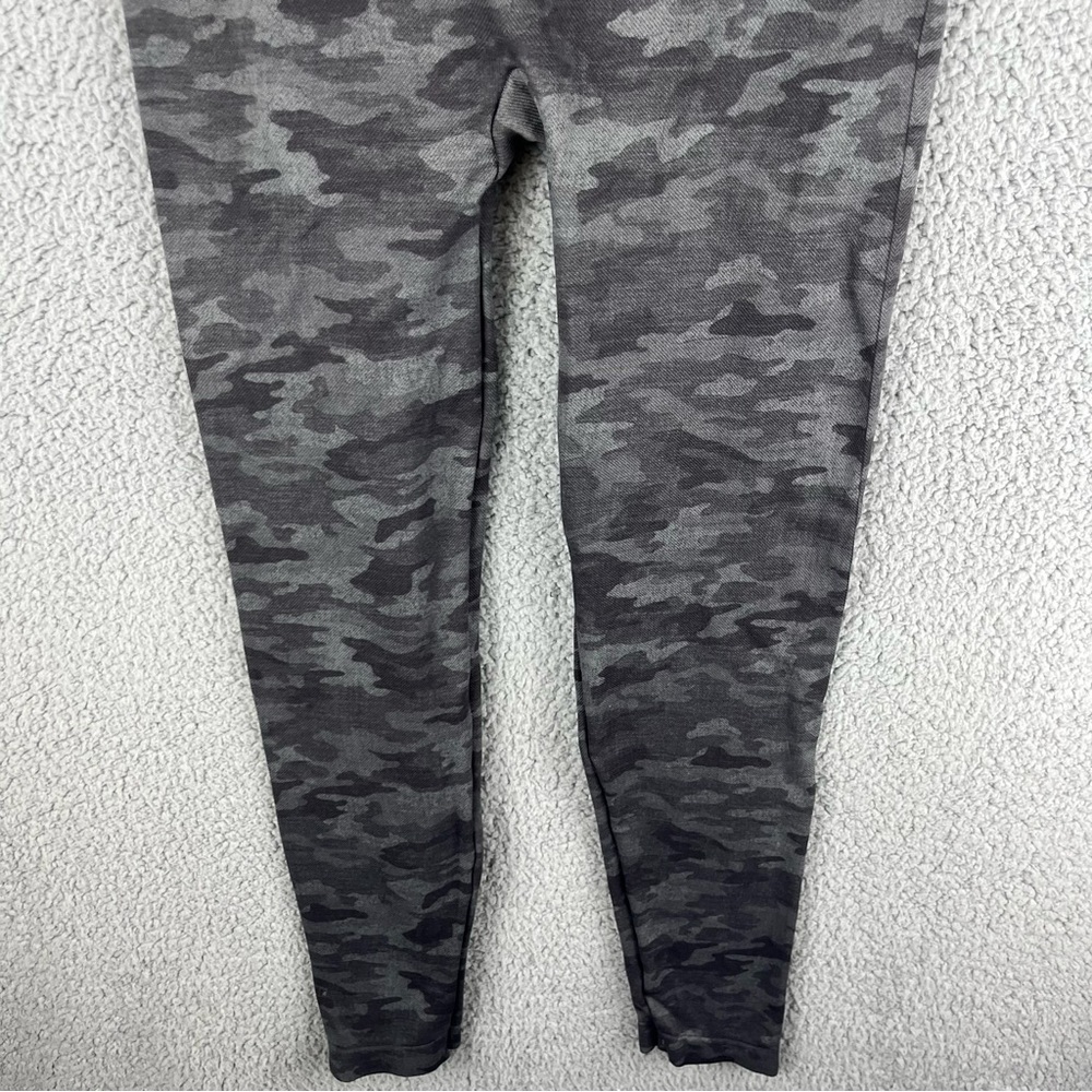 Spanx Women’s Look at Me Now Seamless Cropped Sage Camo Leggings Size Large - Picture 12 of 12
